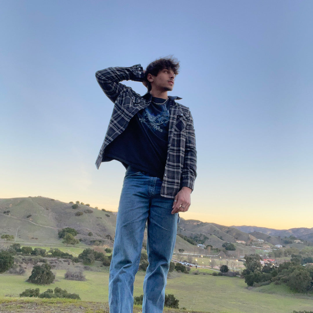 Men’s Long Sleeve Button-Down Plaid Shirt with Chest Pockets